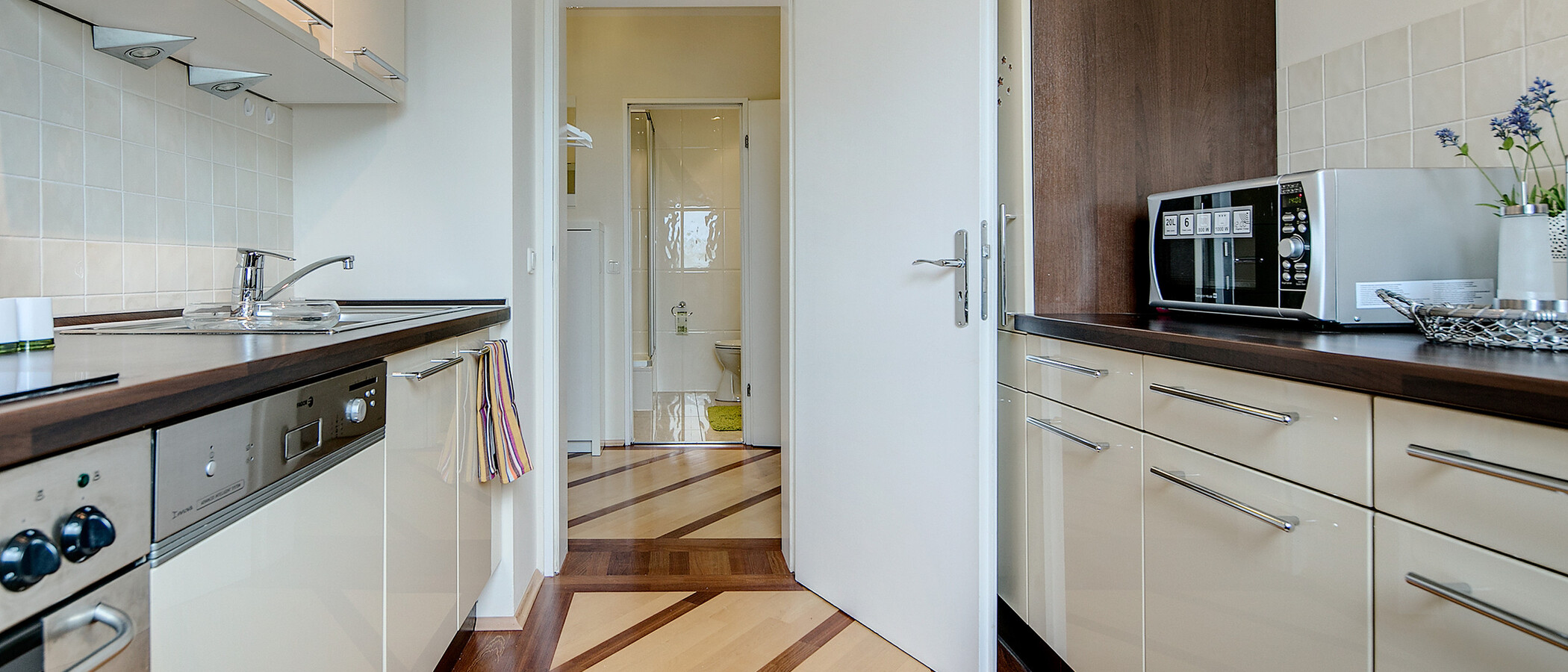 квартира München Arabellapark 03 кухня 7141