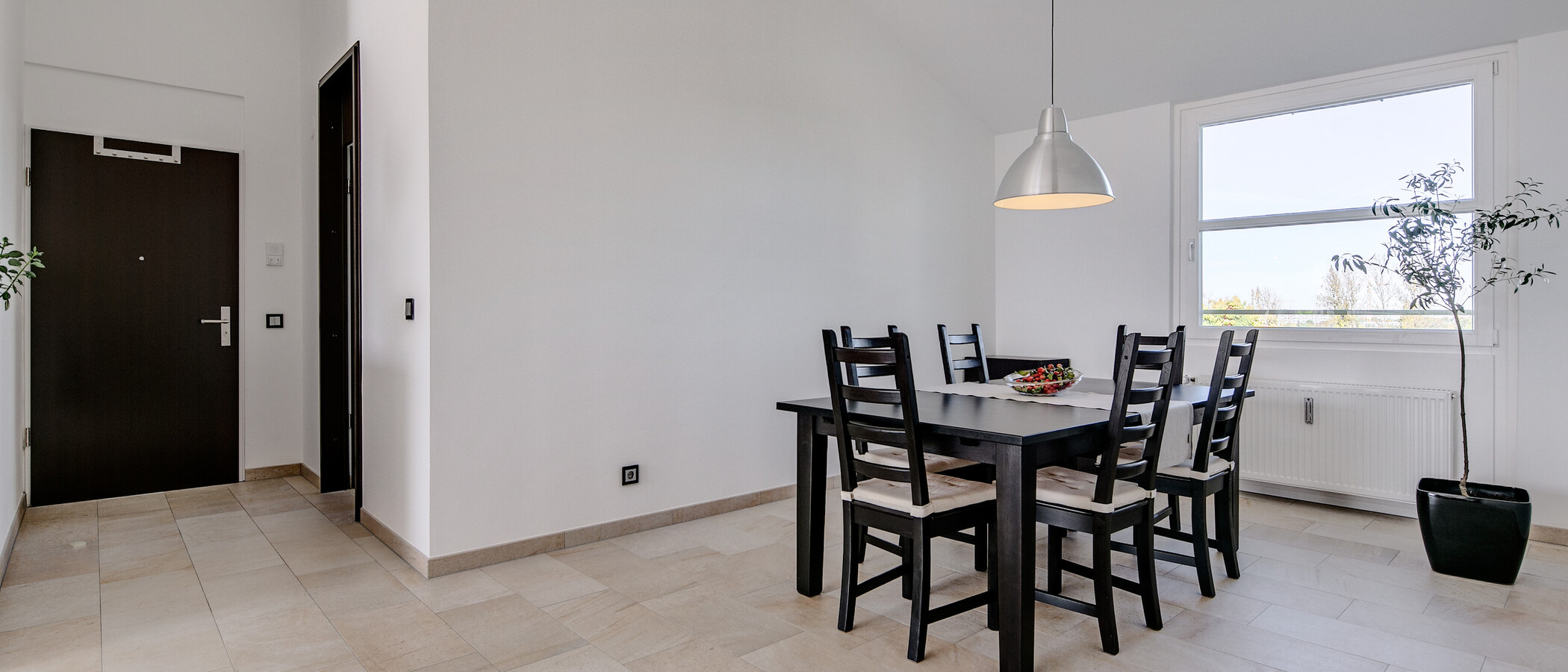 мансардная квартира München Arabellapark 02 столовая 7279