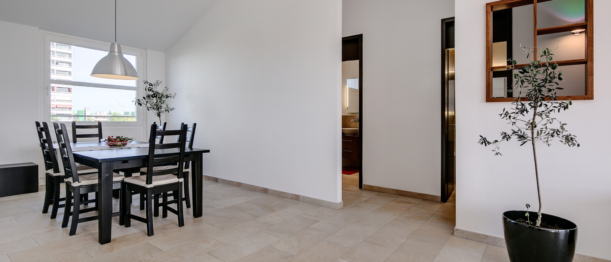 мансардная квартира München Arabellapark 03 столовая 7279