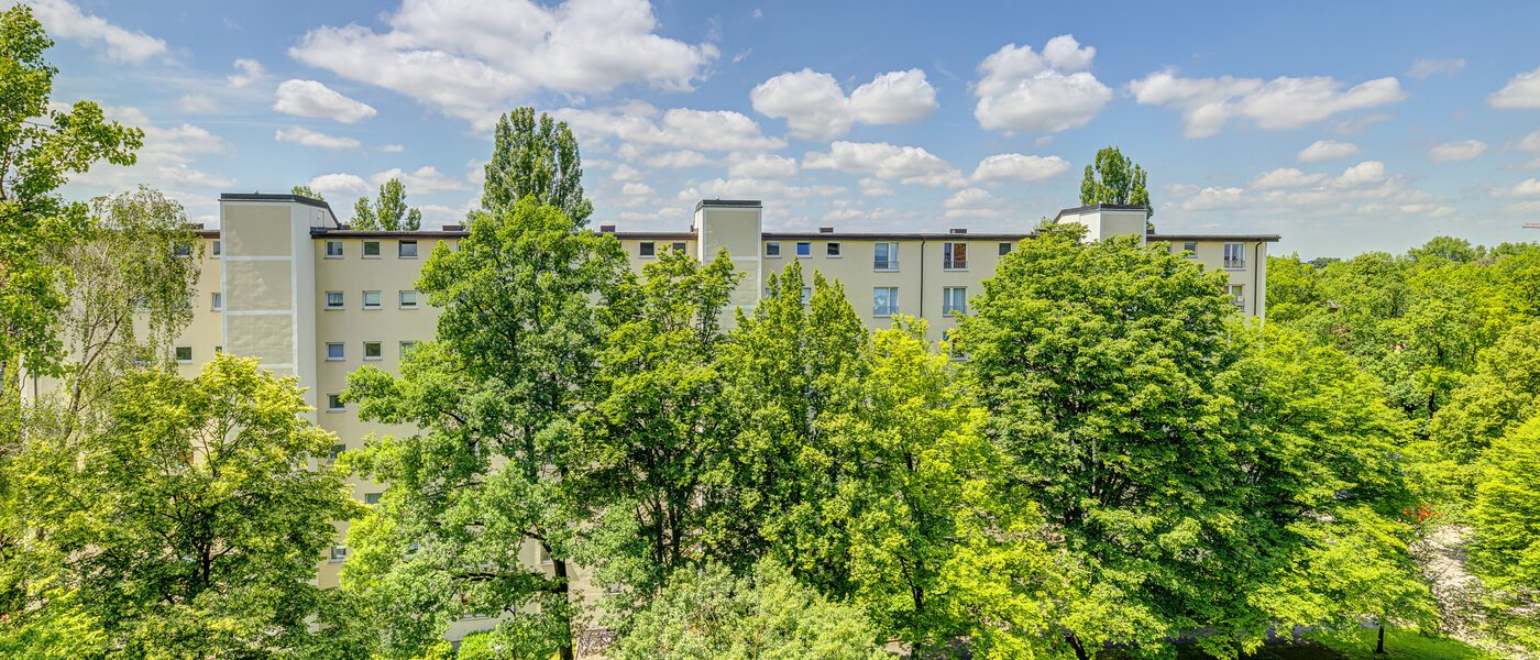 квартира München Bogenhausen 01 вид из окна 7308