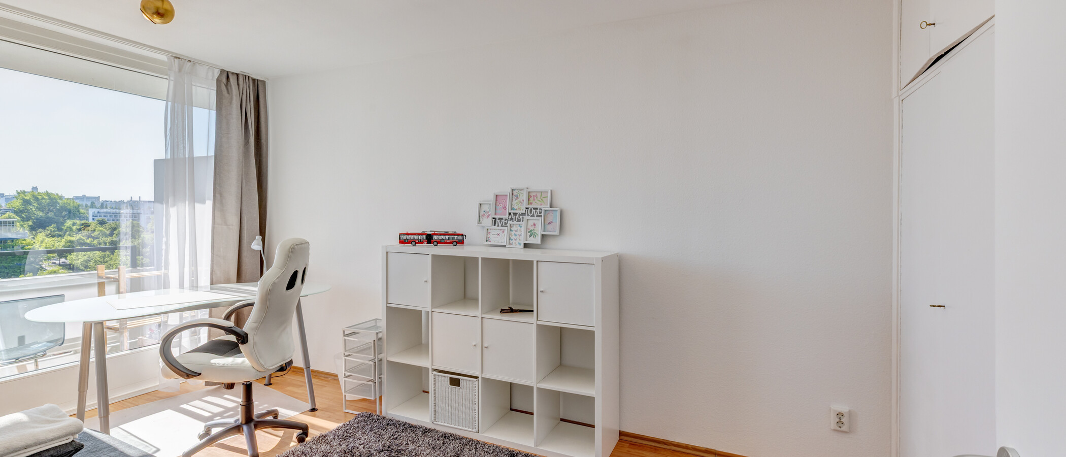 квартира München Schwabing-West 02 бюро / гостиная 7349