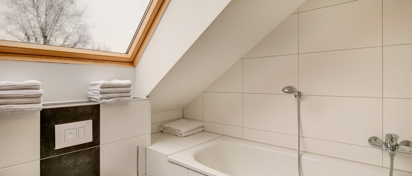 мансардная квартира München Untermenzing 01 ванная комната 7372