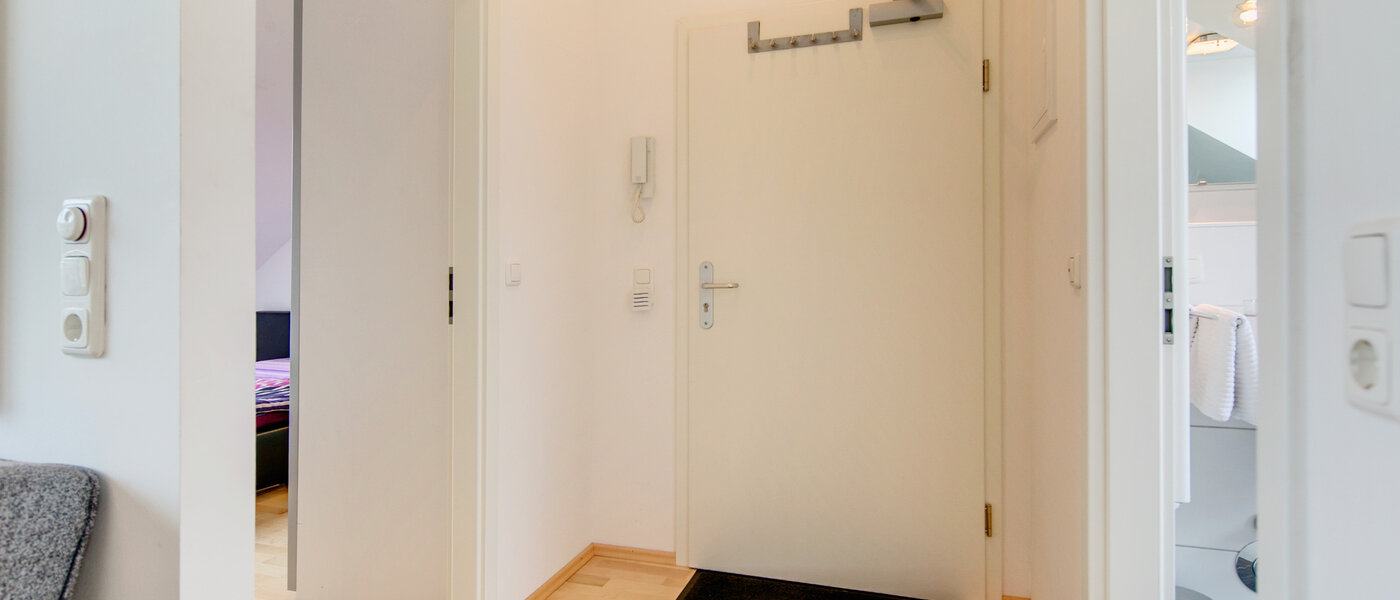 мансардная квартира München Untermenzing 01 коридор 7372