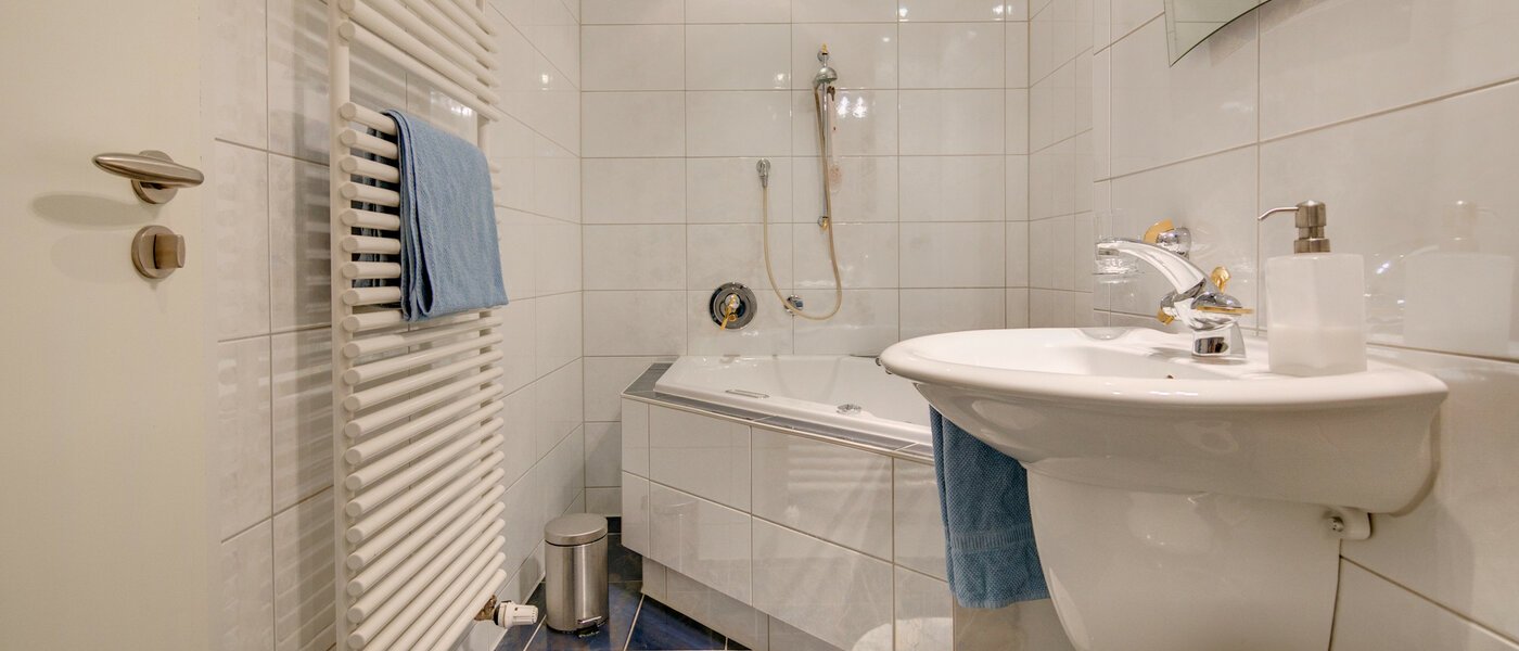 двухэтажная квартира München Fasanerie 01 ванная комната 7475