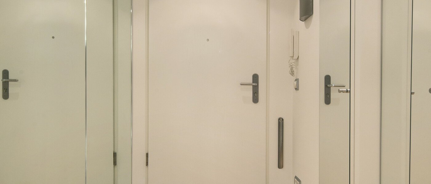 квартира München Maxvorstadt - Universitätsviertel 02 коридор 7512