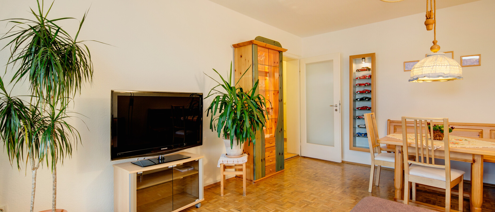 квартира München Schwabing-West (rund um den Bonner Platz) 03 гостиная 7519