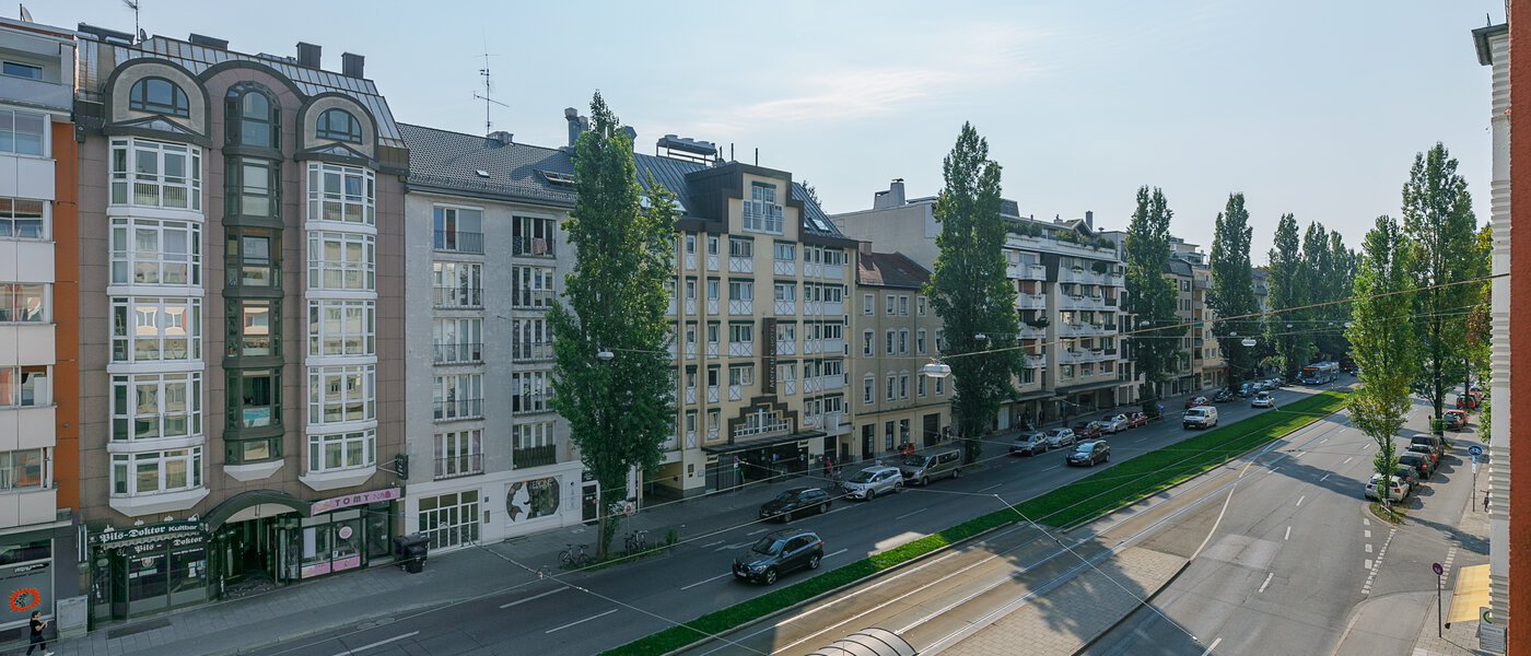 квартира München Schwabing (links der Leopoldstraße) 01 вид из окна 7687