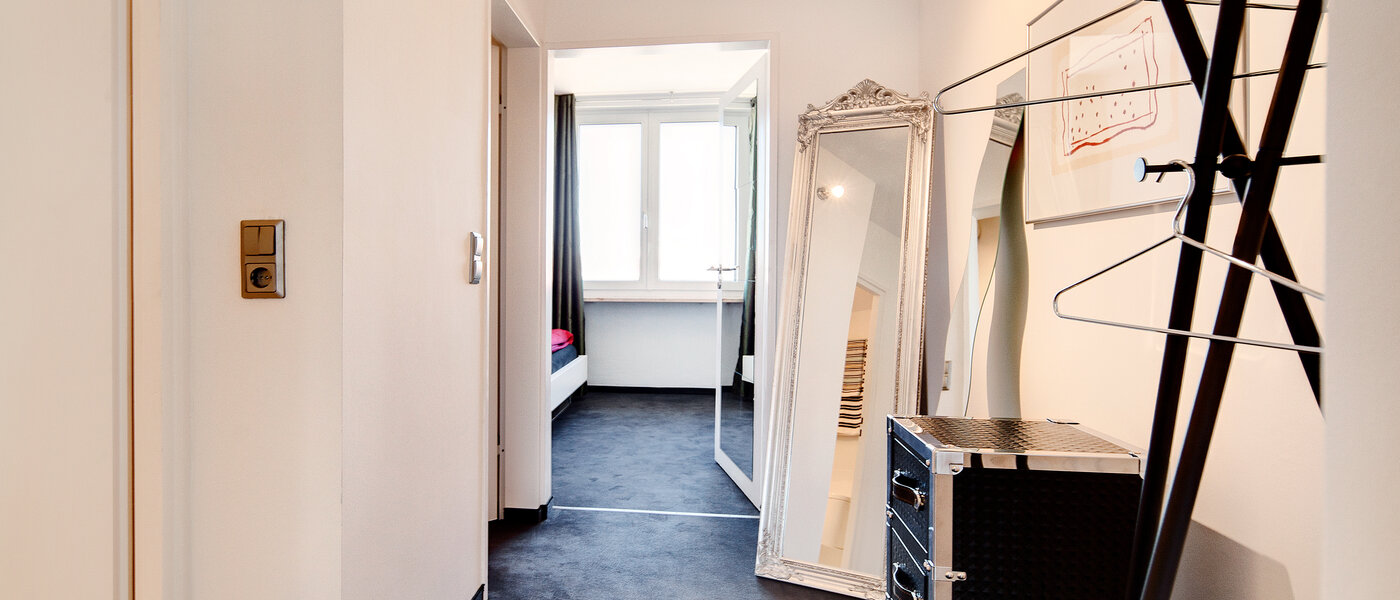 мансардная квартира München Schwabing-West (rund um den Hohenzollernplatz) 01 коридор 7704