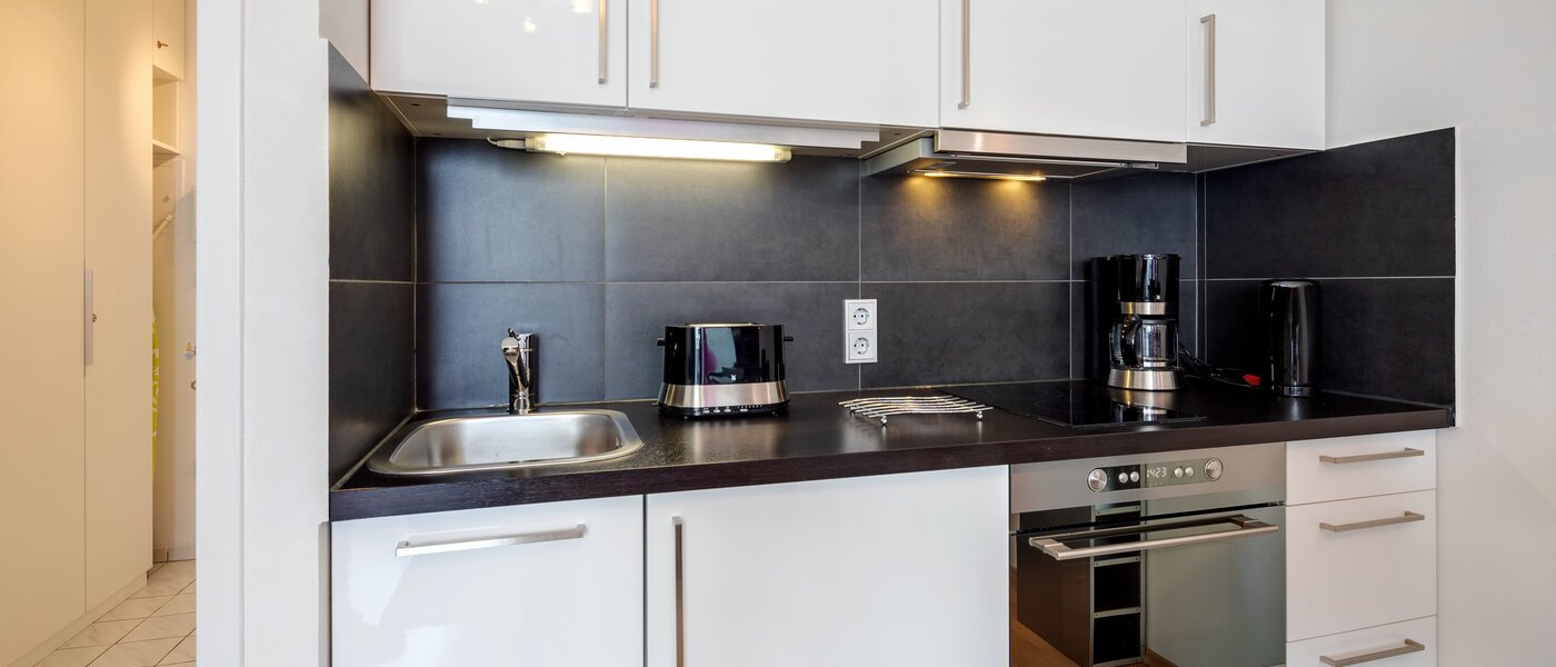 квартира München Arabellapark 01 кухня 7848