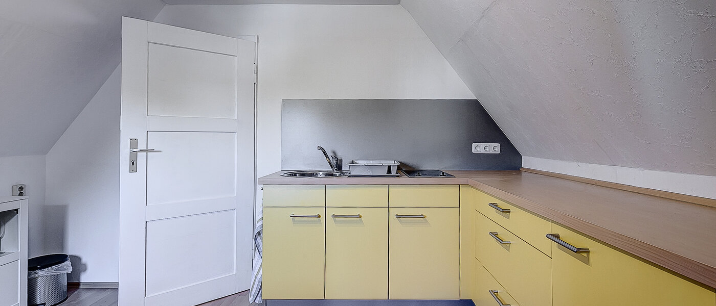 мансардная квартира München Untermenzing 01 кухня 7937