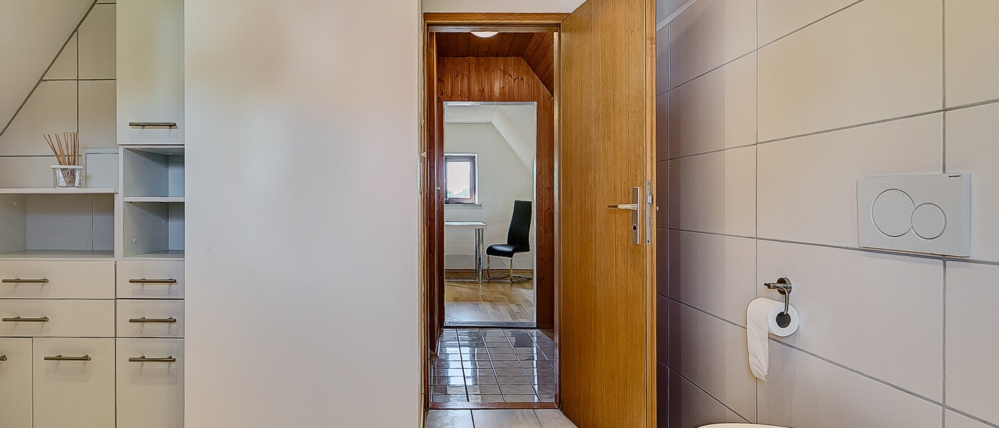 мансардная квартира München Untermenzing 04 ванная комната 7937