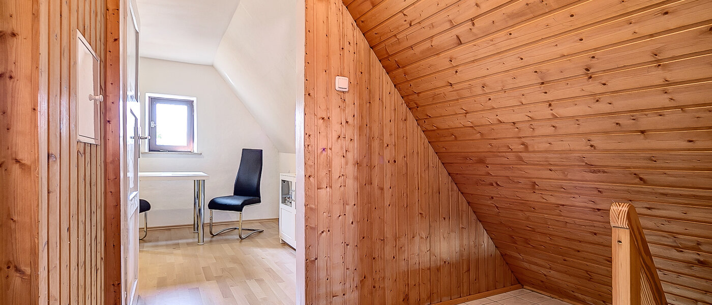 мансардная квартира München Untermenzing 01 коридор 7937