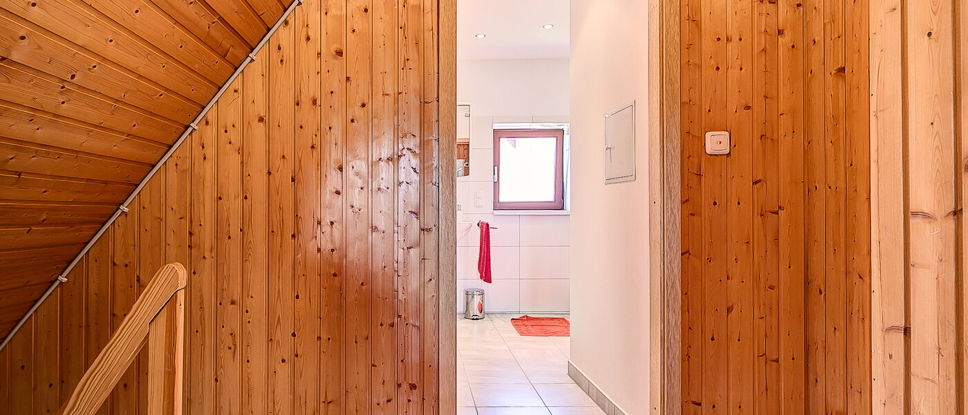 мансардная квартира München Untermenzing 02 коридор 7937