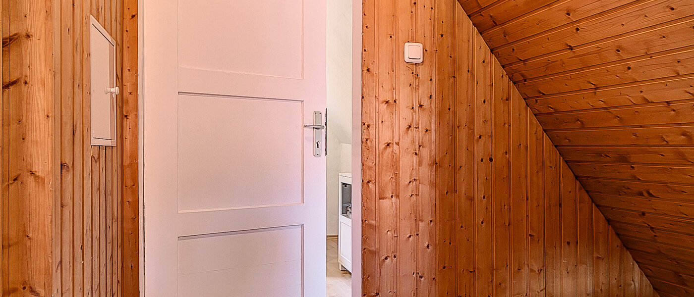 мансардная квартира München Untermenzing 04 коридор 7937