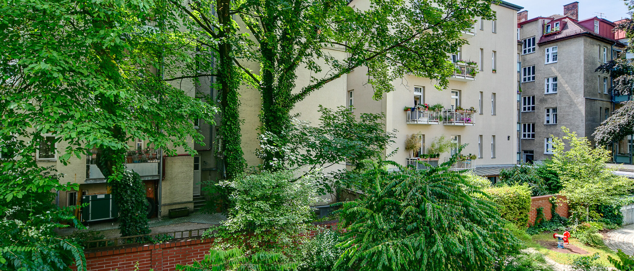 квартира München Schwabing-West (rund um den Hohenzollernplatz) 02 вид из окна 7964