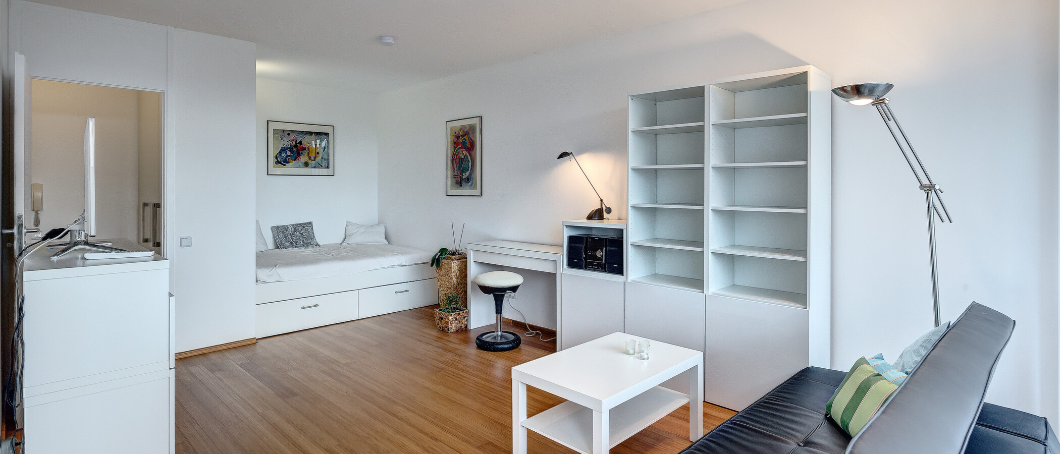 квартира München Schwabing-Nord (zw. Leopoldstraße & Englischen Garten) 04 гостиная 8015