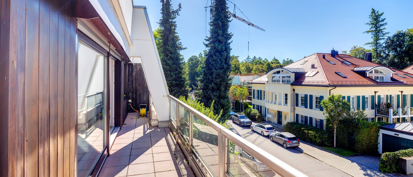 мансардная квартира München Menterschwaige 05 терраса с крышей 8181