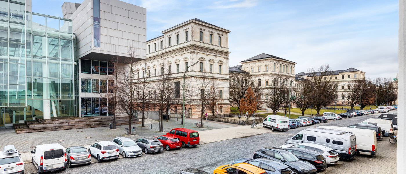 квартира München Maxvorstadt - Universitätsviertel 03 вид из окна 8243