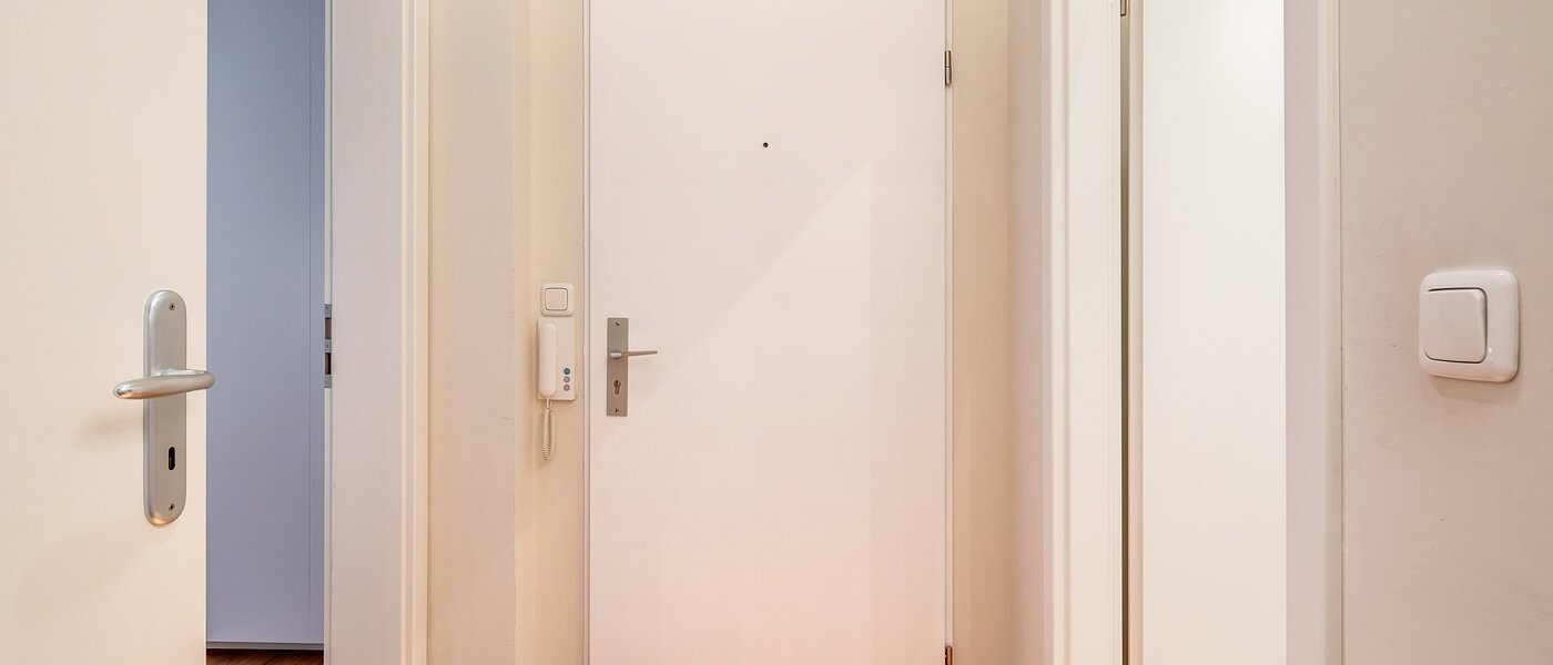 квартира München Schwabing 01 коридор 8281