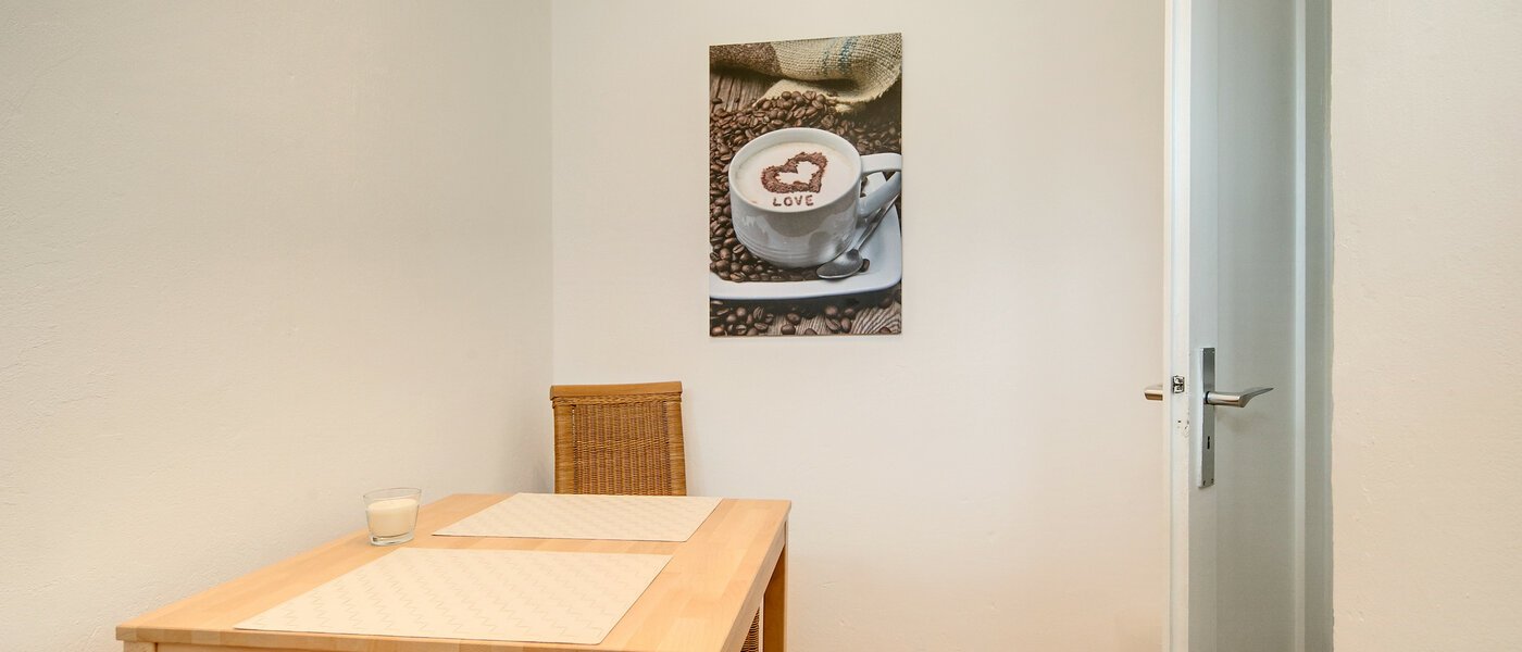 квартира München Bogenhausen 01 столовая 8433