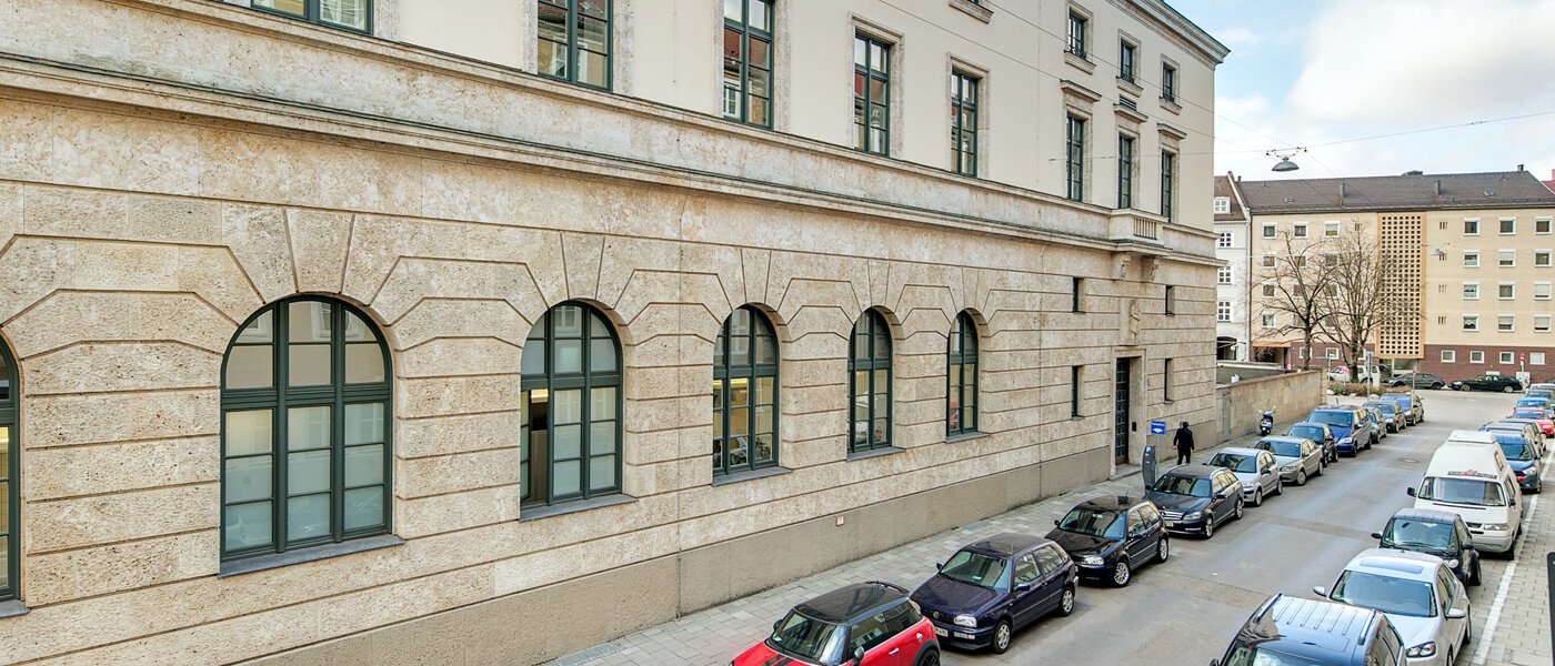 квартира München Maxvorstadt - Universitätsviertel 01 вид из окна 8499