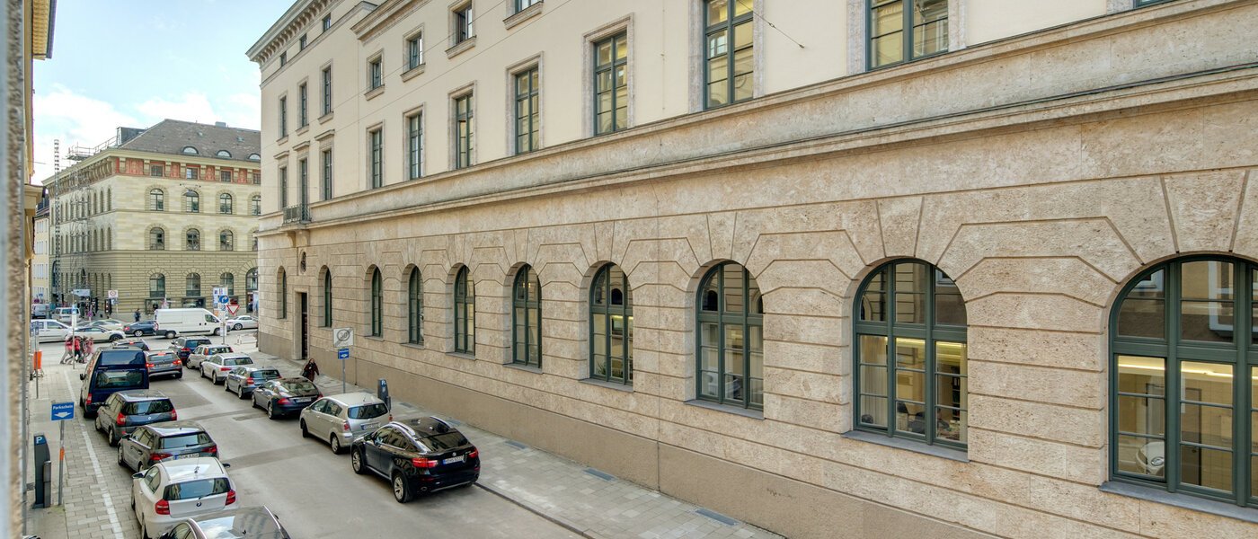 квартира München Maxvorstadt - Universitätsviertel 03 вид из окна 8499