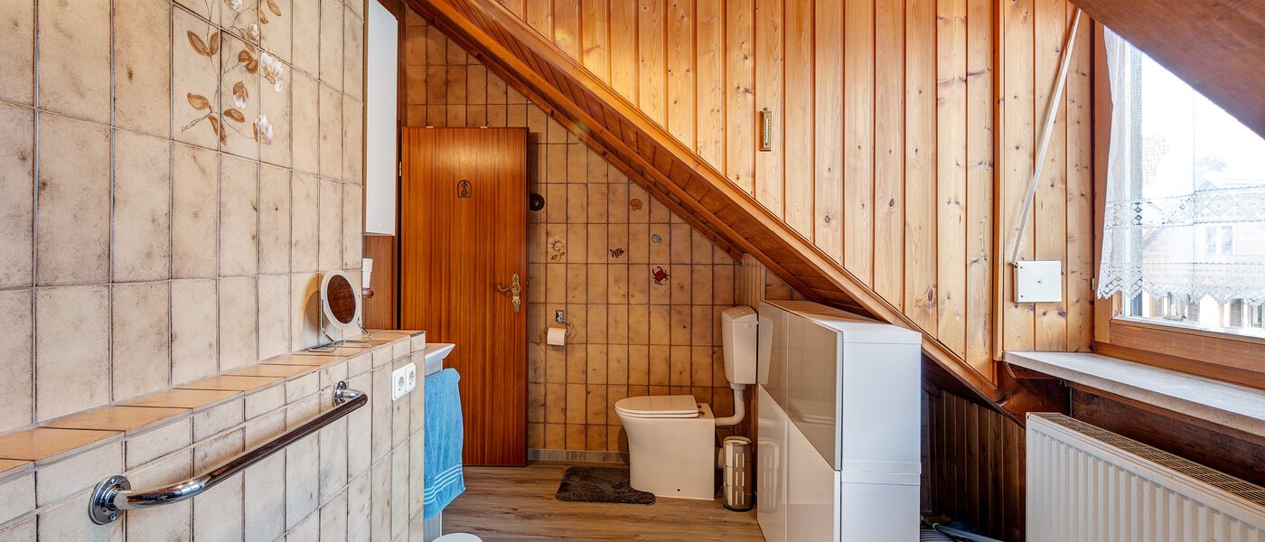 мансардная квартира München Berg am Laim 03 ванная комната 8602