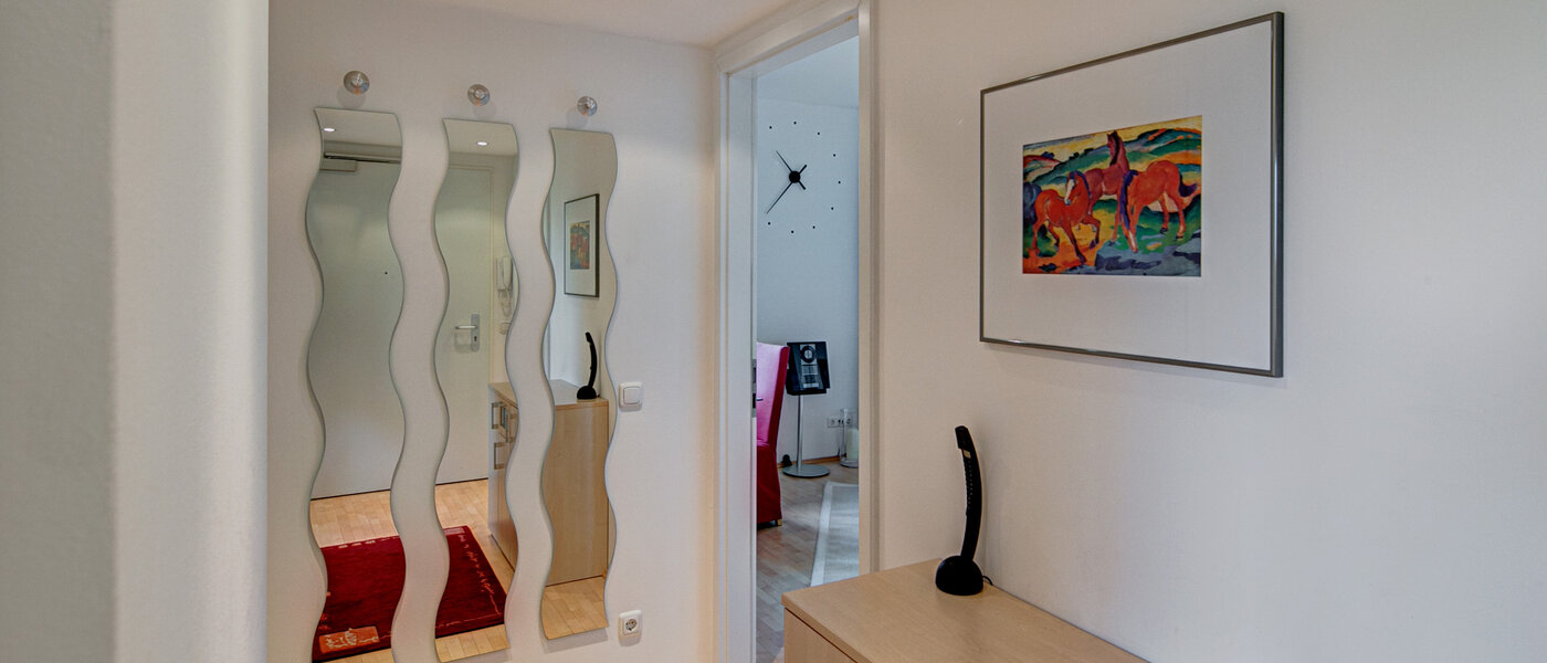 квартира-галерея München Moosach 04 коридор 8607