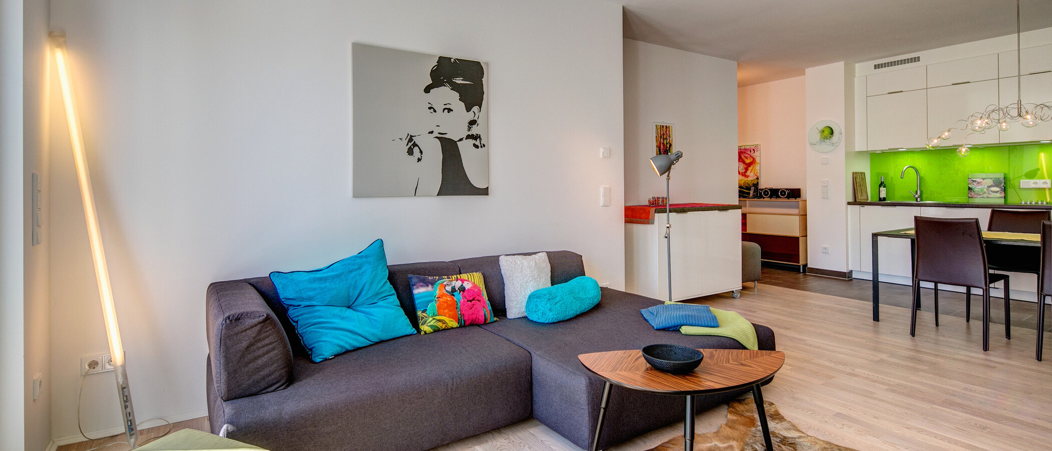 квартира München Schwabing-West 04 гостиная 8608
