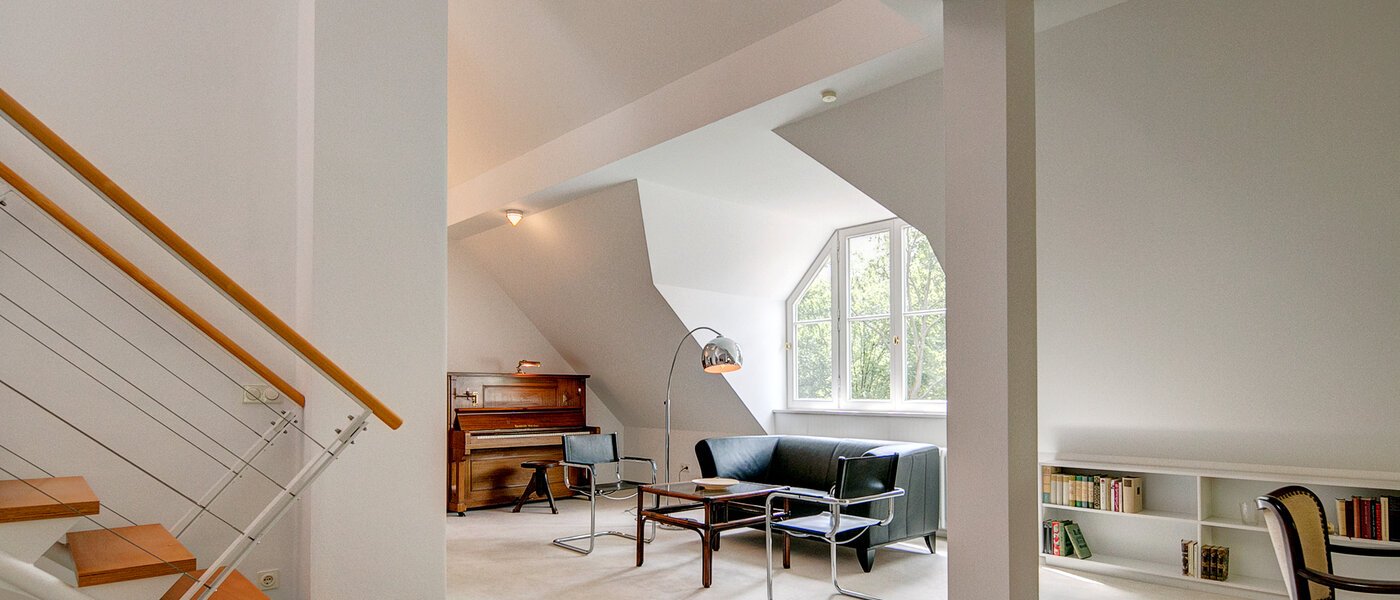 мансардная квартира München Solln 02 гостиная 8785