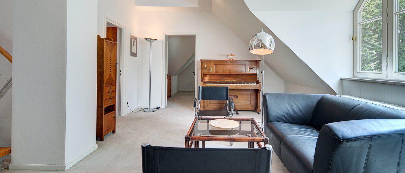 мансардная квартира München Solln 04 гостиная 8785