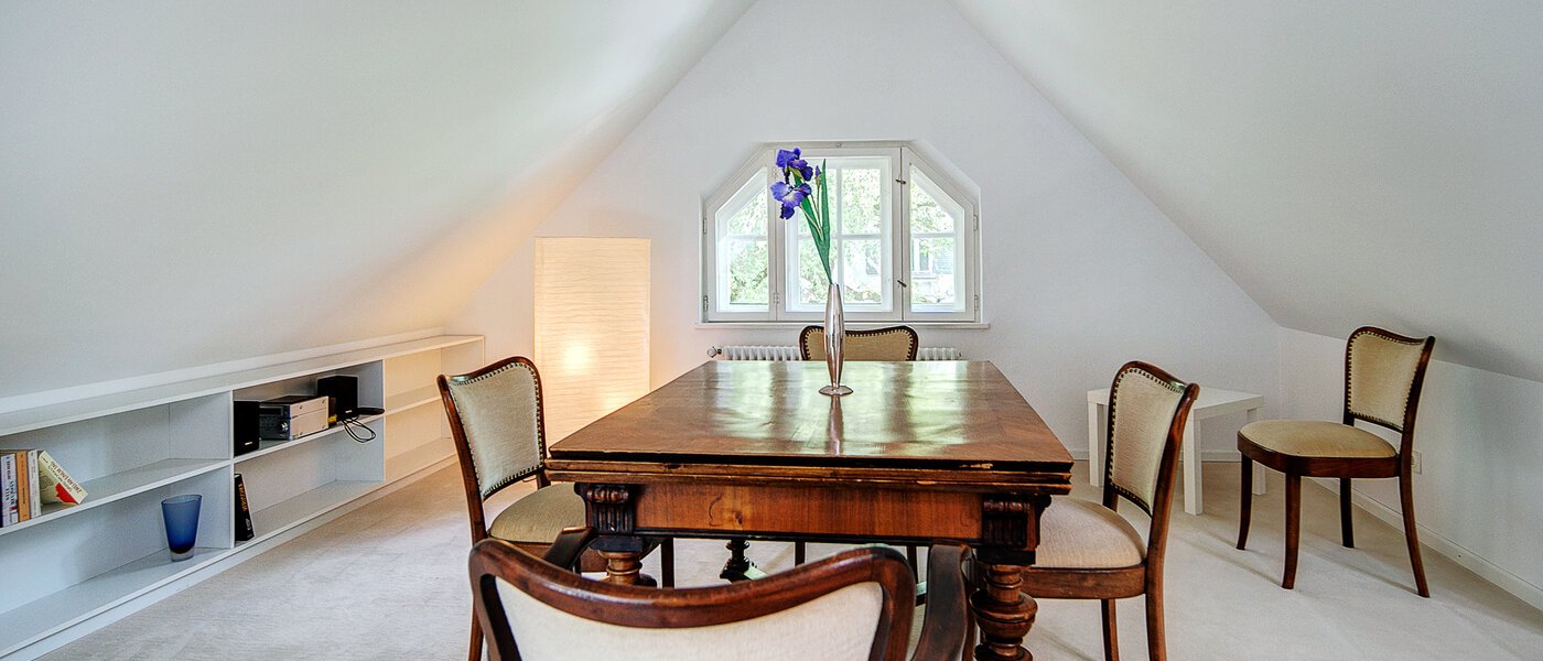 мансардная квартира München Solln 01 столовая 8785