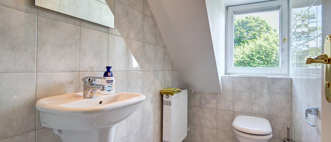 мансардная квартира München Solln 01 гостевой туалет 8785