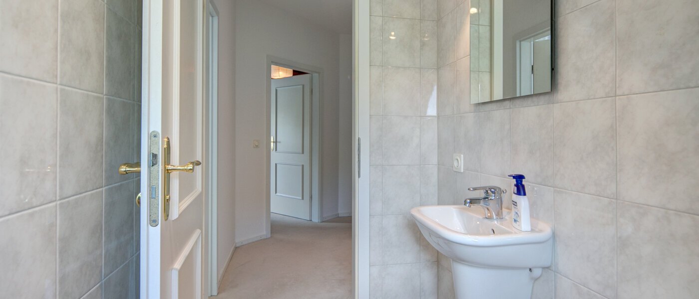 мансардная квартира München Solln 02 гостевой туалет 8785