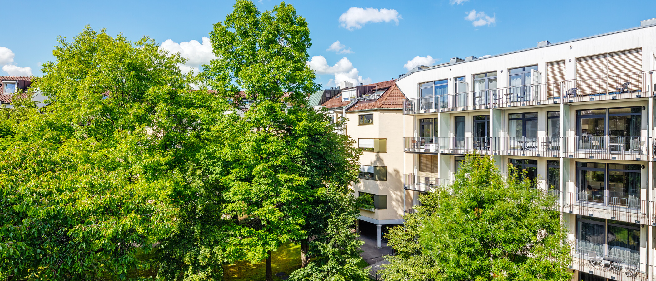 квартира München Bogenhausen 01 вид из окна 8796