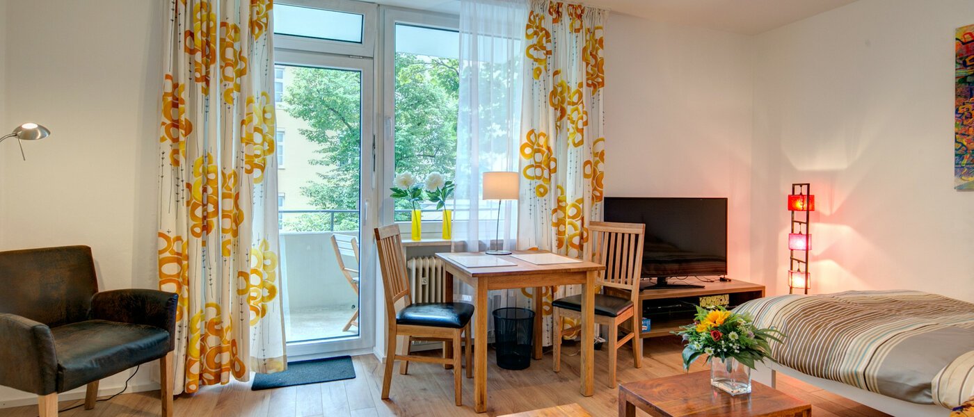 квартира München Schwabing-West (rund um den Hohenzollernplatz) 01 гостиная 8843