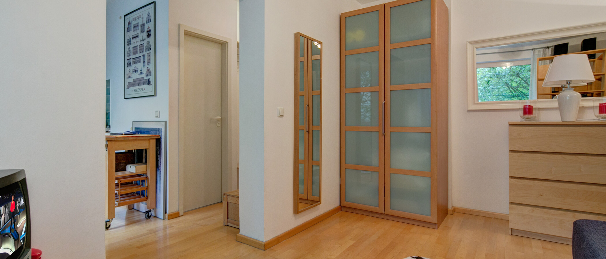 квартира München Schwabing-Nord (zw. Leopoldstraße & Englischen Garten) 03 гостиная 8870