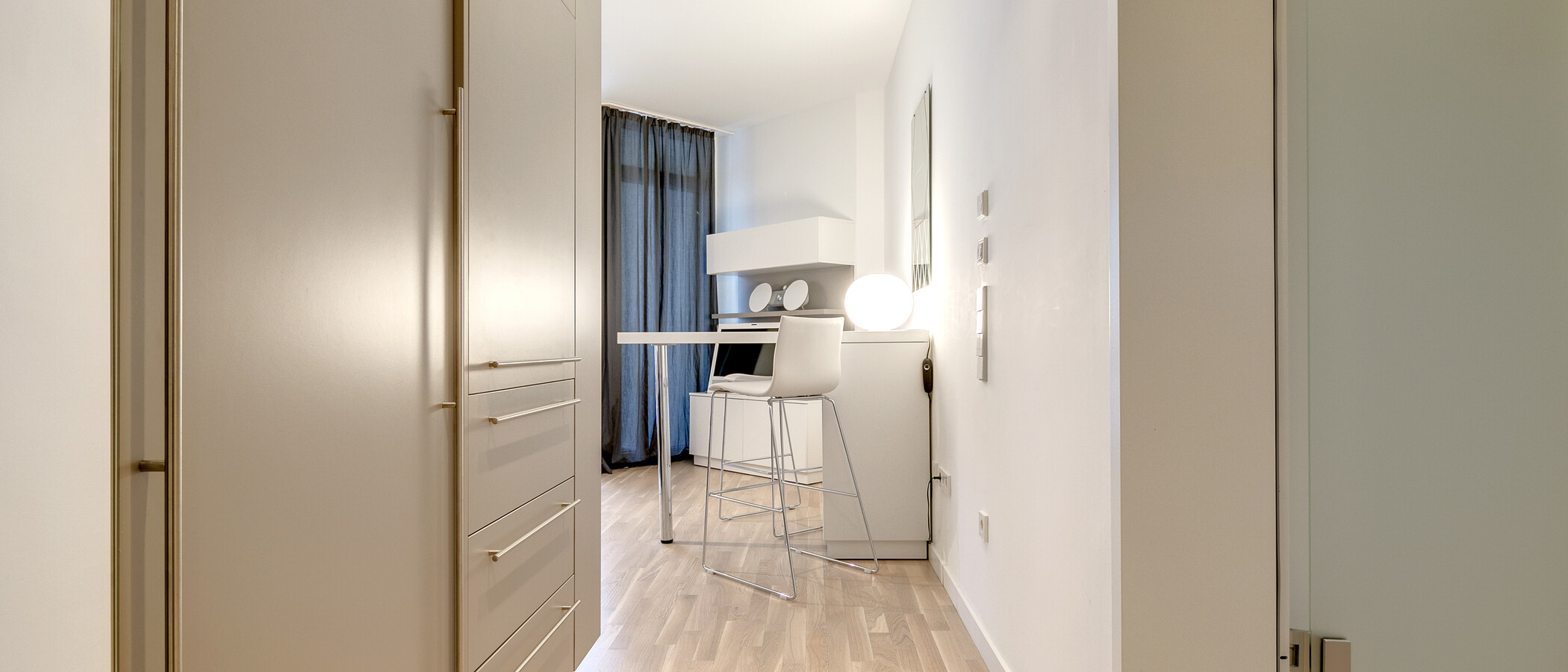 квартира München Bogenhausen 01 коридор 8949