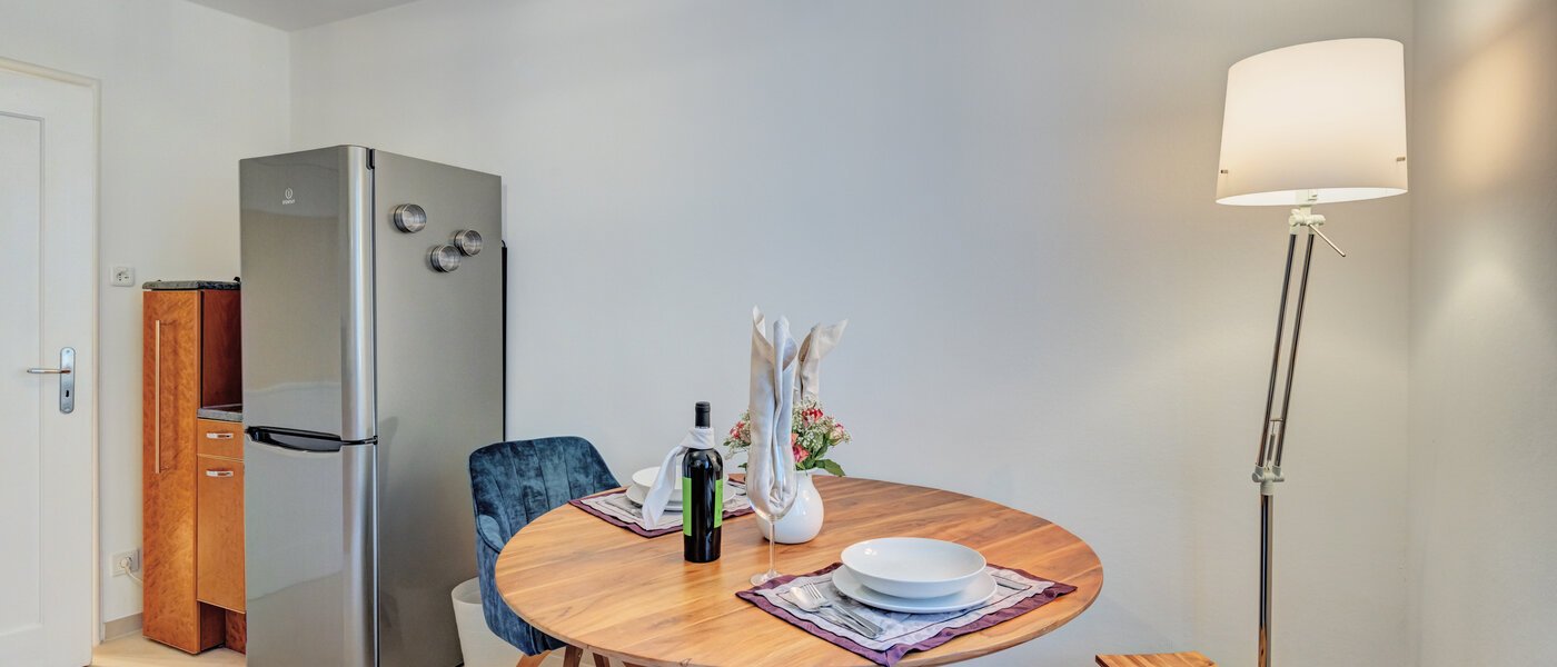 квартира München Maxvorstadt - Rund um den Josephplatz 04 кухня 8953