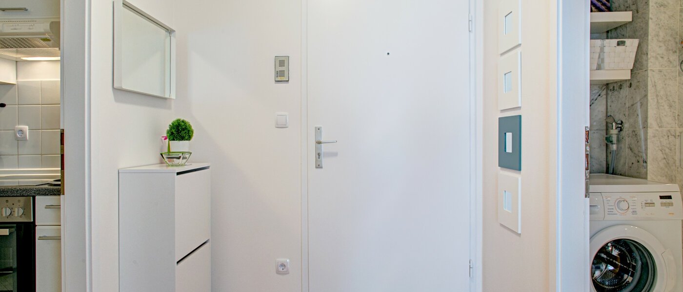 квартира München Schwabing (rechts der Leopoldstraße) 01 коридор 8974