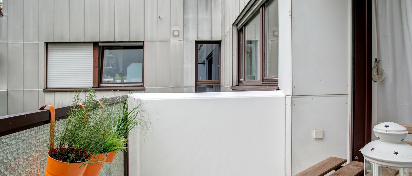 квартира München Schwabing (rechts der Leopoldstraße) 03 балкон 8974