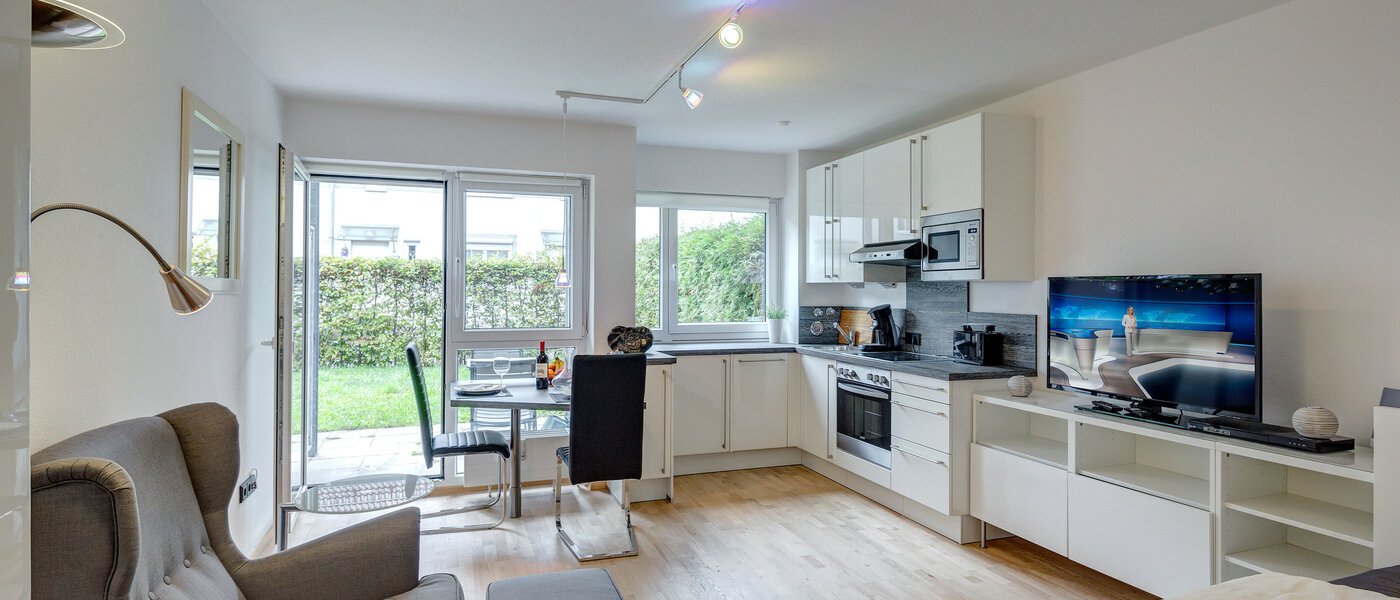 квартира с садом Neufahrn b. Freising 02 гостиная 8976