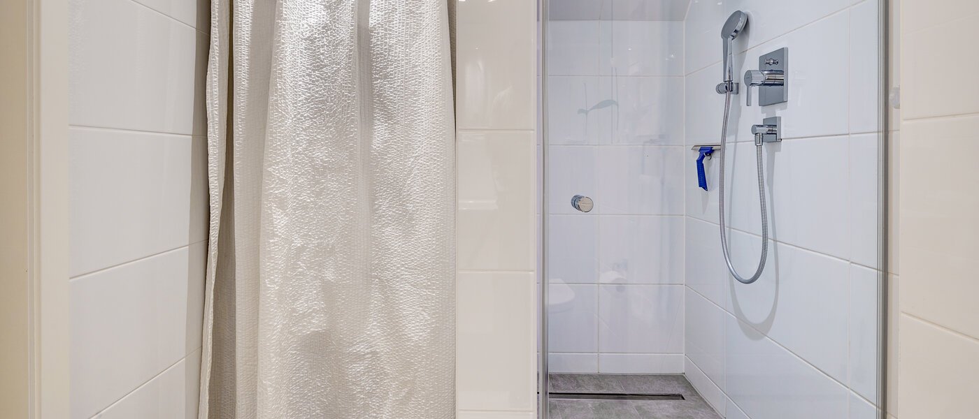 мансардная квартира München Altstadt 03 ванная комната 9009