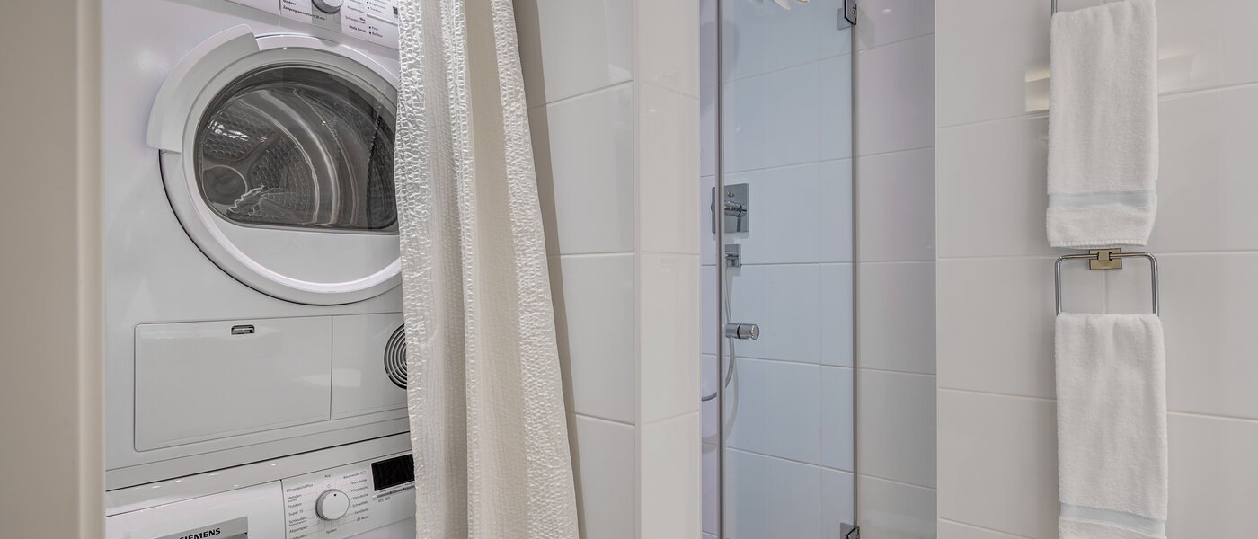 мансардная квартира München Altstadt 04 ванная комната 9009