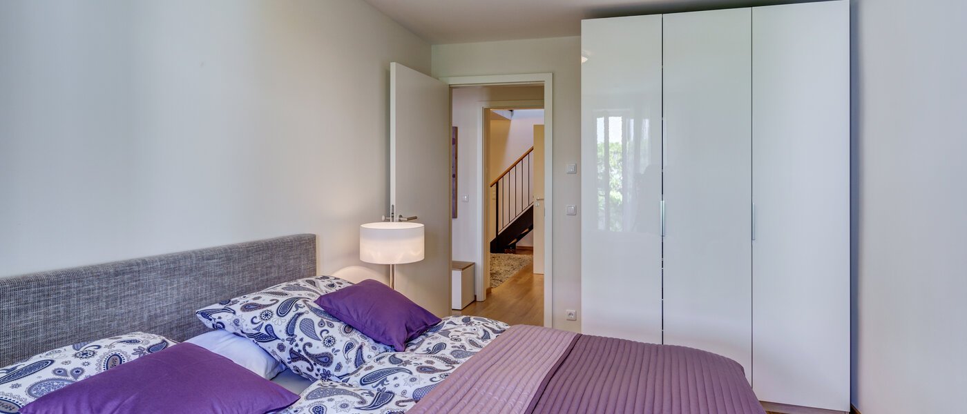 мансардная квартира München Altstadt 02 спальная комната 9009