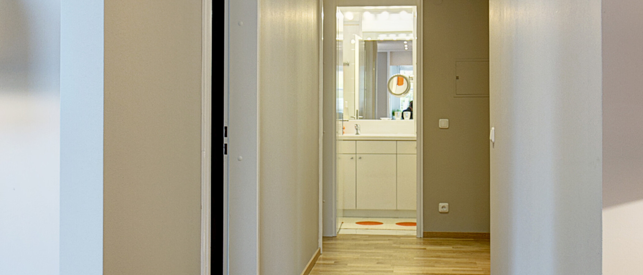 мансардная квартира München Arabellapark 06 коридор 9024