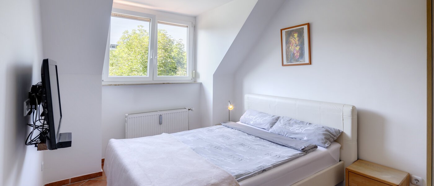 мансардная квартира München Trudering 01 спальная комната 9072