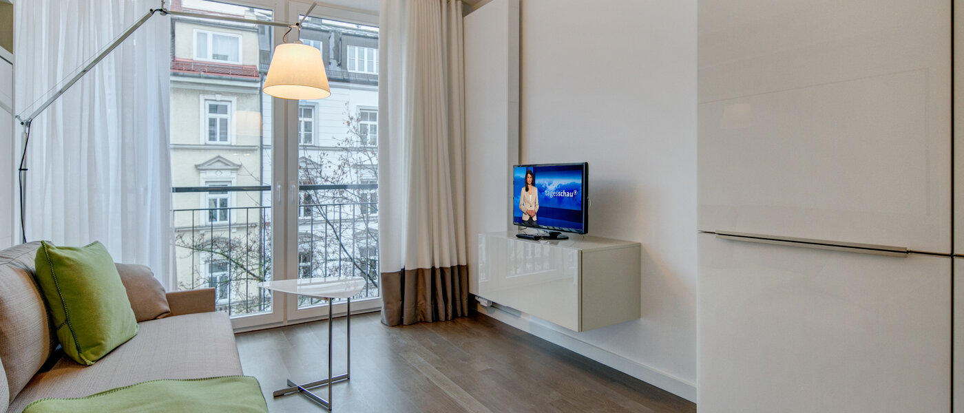 квартира München Schwabing-Nord (zw. Leopoldstraße & Englischen Garten) 04 гостиная 9075