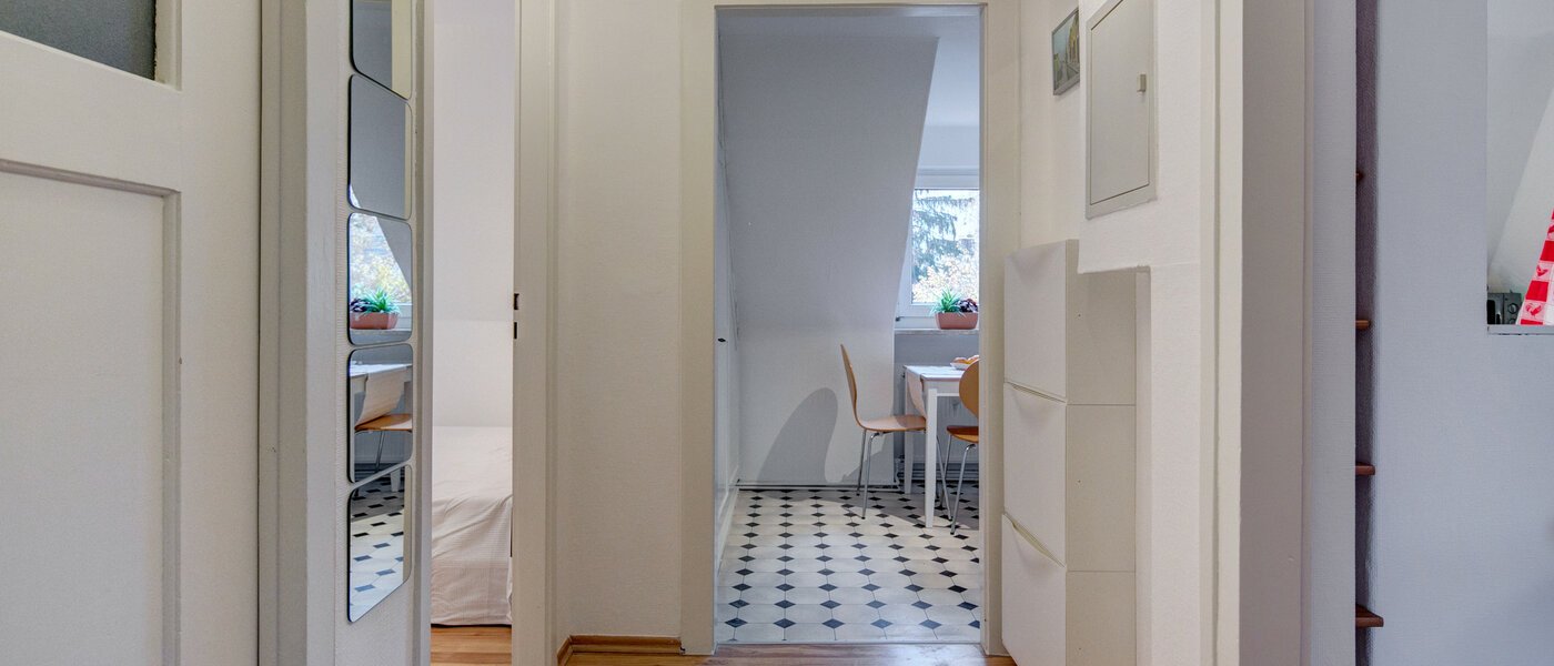 мансардная квартира Gräfelfing 01 коридор 9079