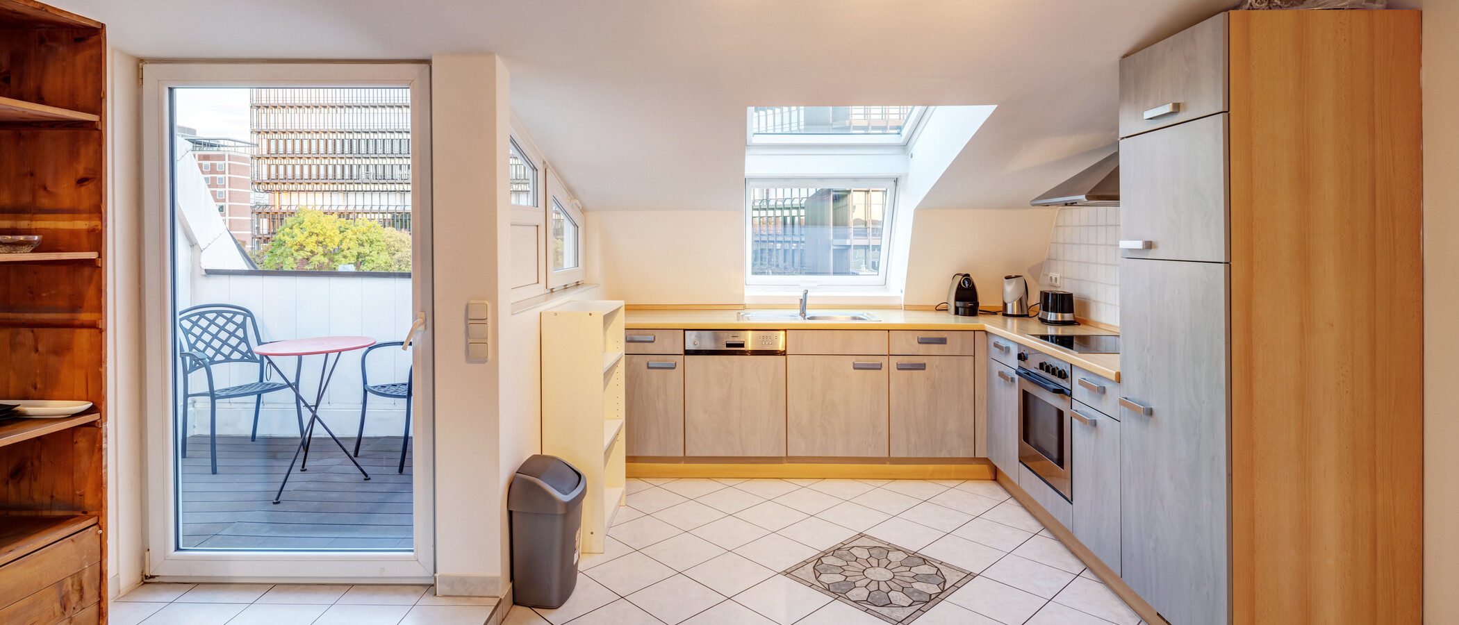 мансардная квартира München Gärtnerplatzviertel 01 кухня 9135